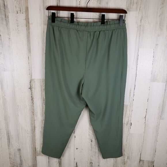 Torrid Crepe Taper Legged Pants Sz 2X - Picture 5 of 8